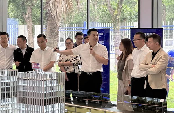 龍灣區(qū)政府領(lǐng)導、溫州市軟件行業(yè)協(xié)會一行蒞臨文昌里科創(chuàng)灣考察調(diào)研